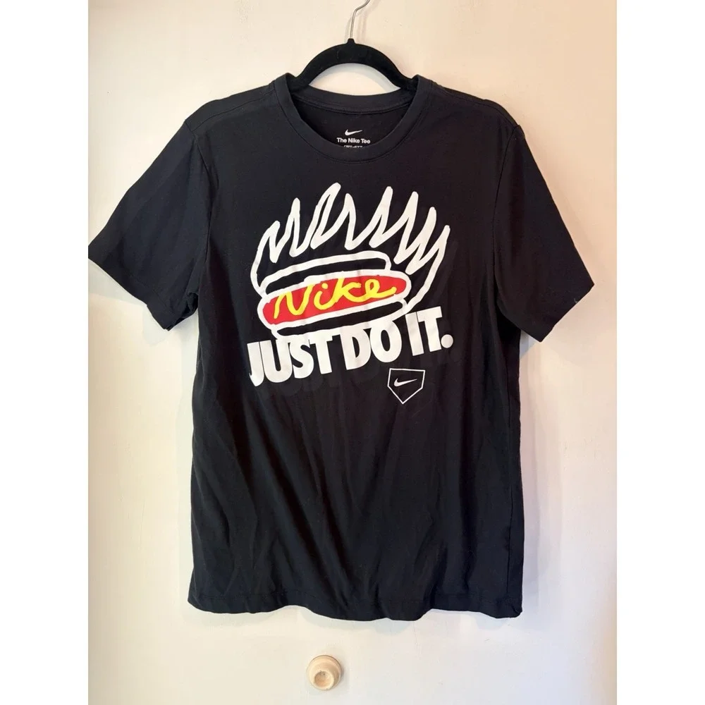 The Nike Tee Baseball Graphic Tshirt Short Sleeve Black HotDog Mens Medium